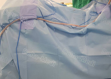 A espinha cirúrgica estéril drapeja o bloco com o malote líquido da coleção, suportes do tubo, fenestração oblonga